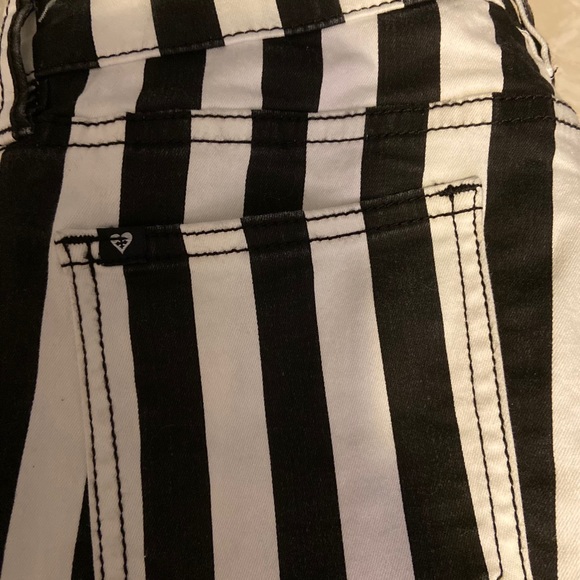 HOT TOPICS-Blackheart🌚🖤🎉💋 - Picture 2 of 10